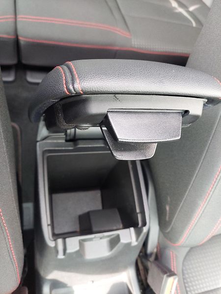 Ford Kuga (2021) III. TDCi ST Line  88kW - fotka 36 z 45