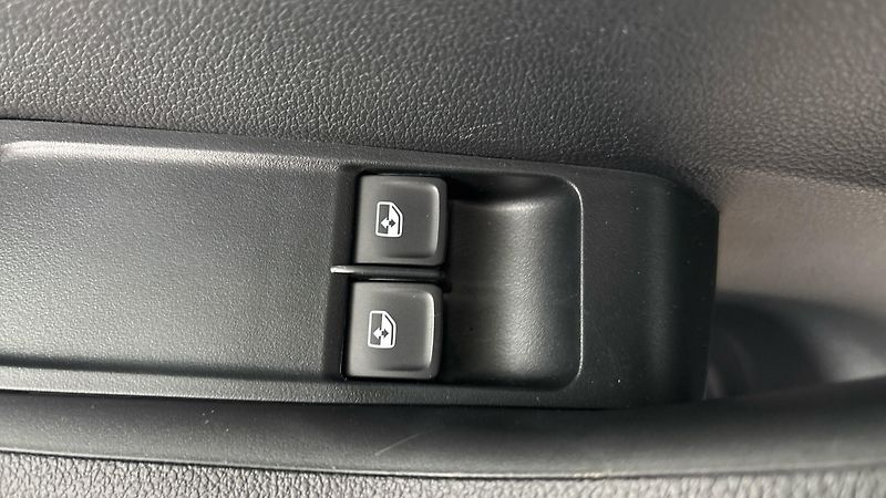 Škoda Fabia 1.0 TSI Active - fotka 22 z 23