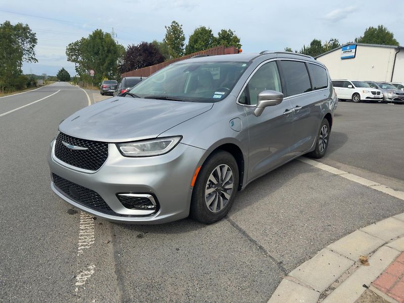 Chrysler Pacifica (2021) 3,6 Hybrid PlugIn Limited 2021 - fotka 2 z 21