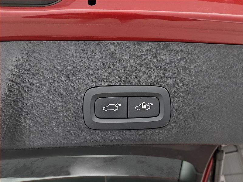 Volvo XC40 (2023) T2 - fotka 17 z 21