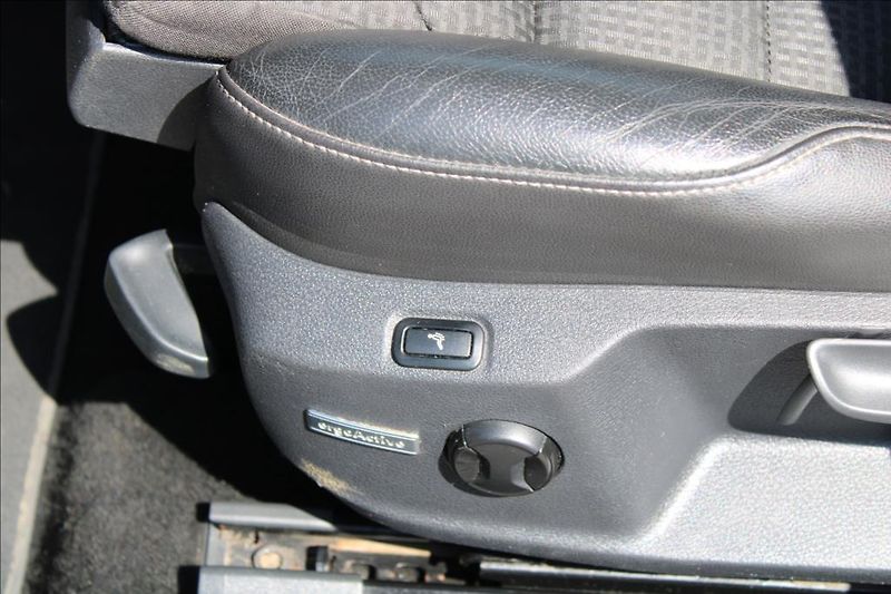 Volkswagen Golf 2,0 TDi  XENONY, AUTOMAT - fotka 15 z 32