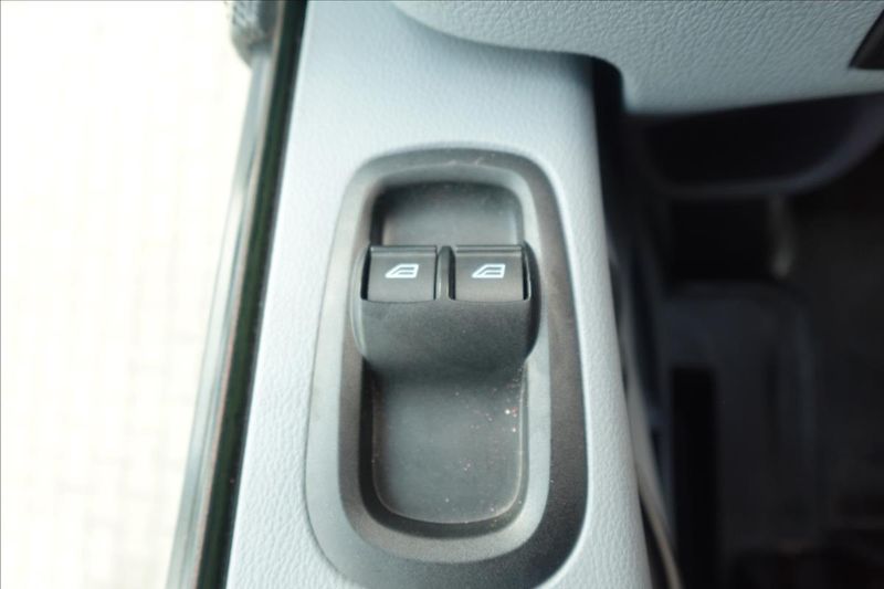 Ford Transit 2,2 TDCi  L2H2 9MÍST BUS KLIMA - fotka 18 z 30