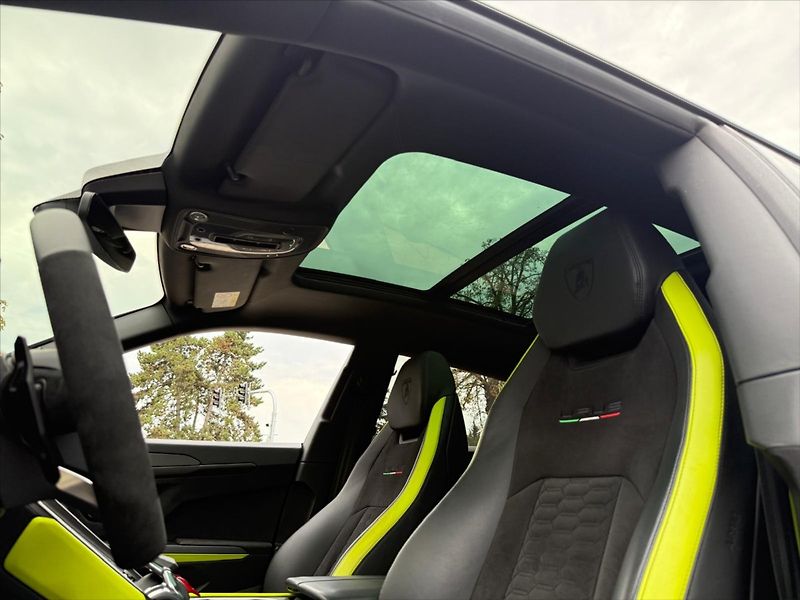 Lamborghini Urus 4.0 V8 Ceramic - fotka 23 z 25