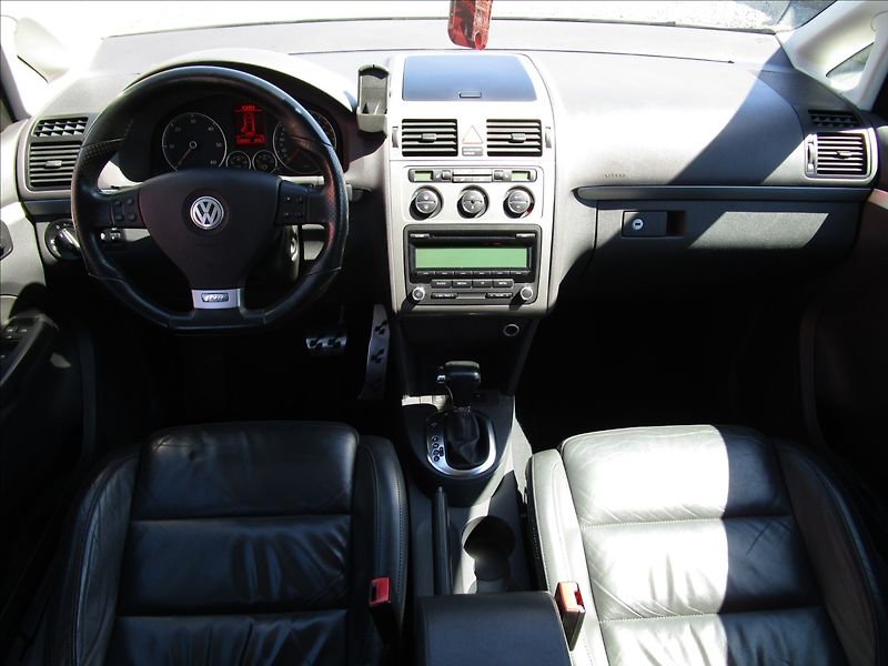 Volkswagen Touran 2.0TDi DSG Highline, 7 míst - fotka 7 z 49