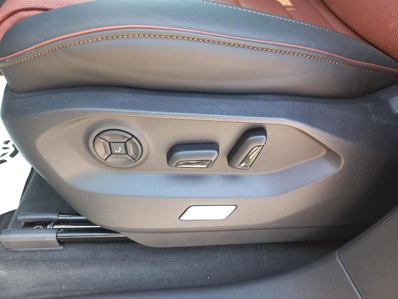 Volkswagen Touareg (2026) 3.0TDi 210kW Final ed. ČR DPH - fotka 18 z 28