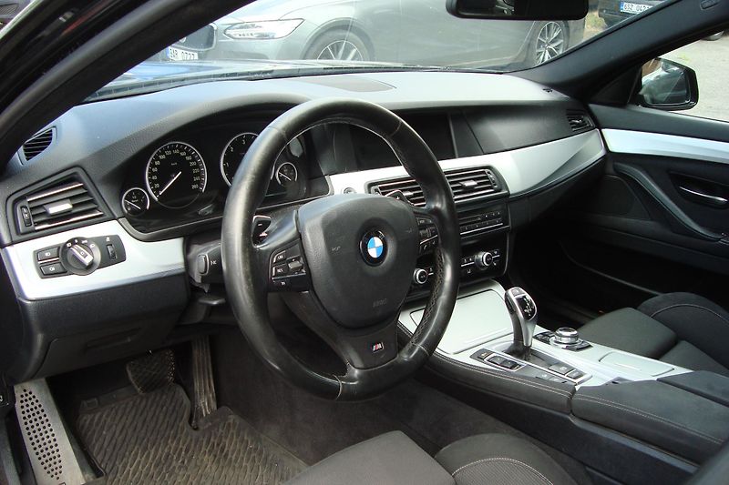 BMW Řada 5 (2013) 535d Xdrive,M-paket,S.kniha - fotka 30 z 73
