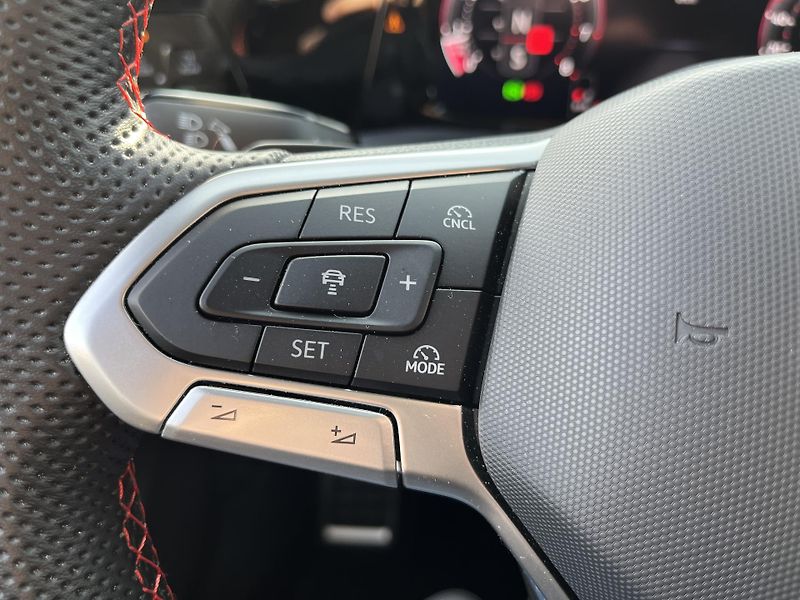 Volkswagen Golf GTI Clubsport 2,0 TSI 221 kW 7 - fotka 15 z 24