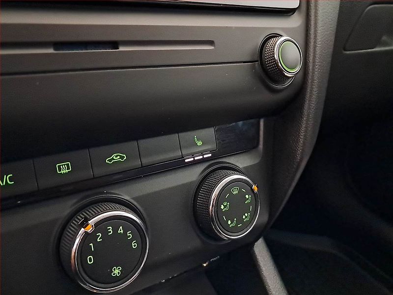 Škoda Octavia (2015) Ambition 1.4 TSI, ČR,1.maj - fotka 16 z 16