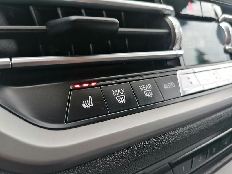 BMW Řada 3 (2021) 2.0 318D A/T Kůže - fotka 15 z 33