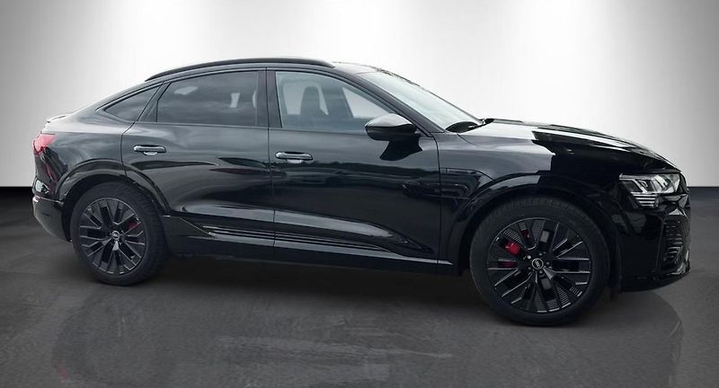 Audi Q8 e-tron 55 Sportback Q 360 Matrix Pano - fotka 7 z 36