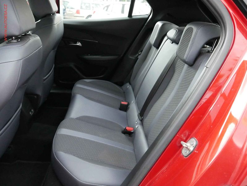 Peugeot 2008 (2020) 1.2 PT, Allure, AT, panor - fotka 10 z 15
