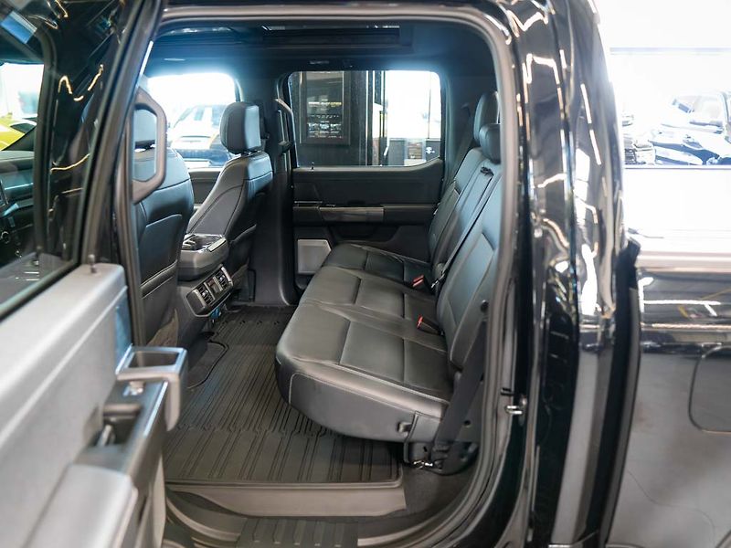 Ford F-150 (2024) 5.0 V8 Lariat, Lowered Edition - fotka 33 z 39