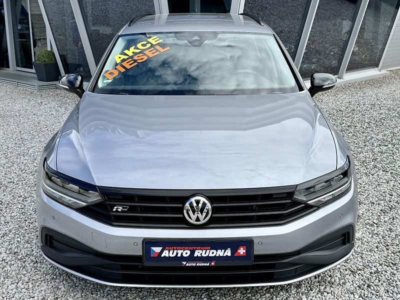 Volkswagen Passat Variant 2,0TDI R-Line Design - fotka 5 z 43