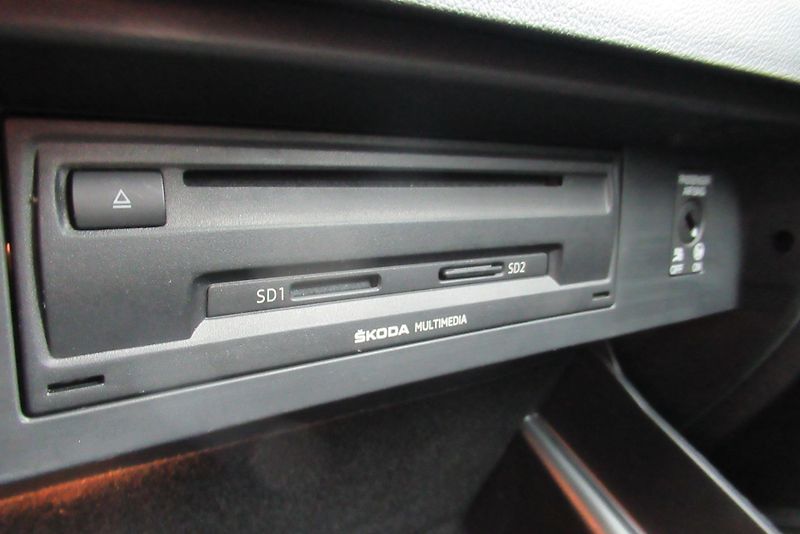 Škoda Octavia 1.6 TDI AUT. KLIMA NAVI TAŽNÉ - fotka 17 z 24