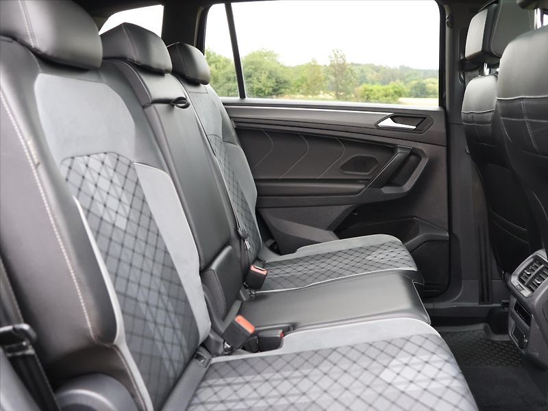 Volkswagen Tiguan Allspace 2,0 TSI 4x4 DSG R-Line 7-Míst - fotka 15 z 44