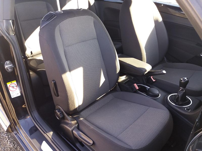 Volkswagen Beetle 1.6TDi,XENONY,NAVI.PĚKNÝ-STAV! - fotka 10 z 18