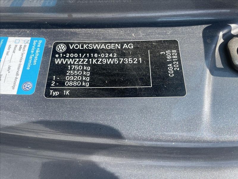 Volkswagen Golf 1,4 MPi 59kw Klima ESP - fotka 20 z 28