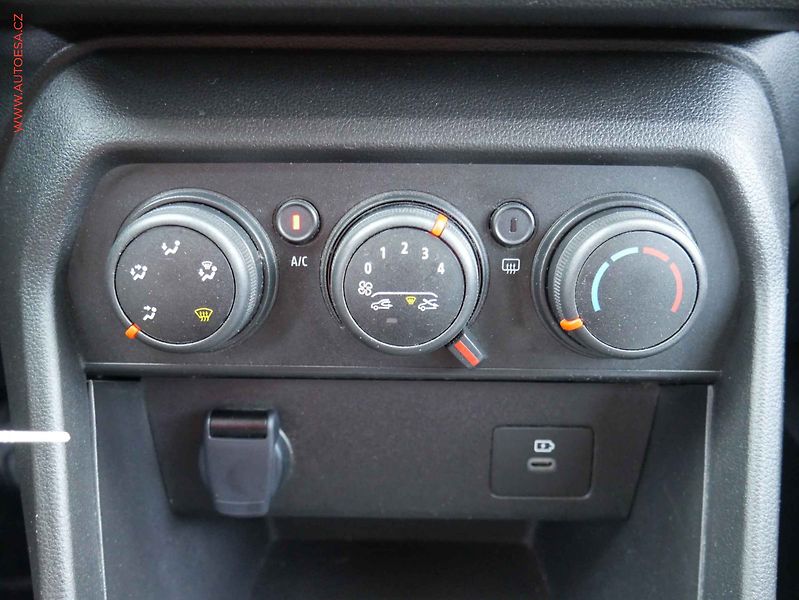 Dacia Sandero (2025) 1.0TCe, 1.maj,ČR, LED, AC - fotka 19 z 21
