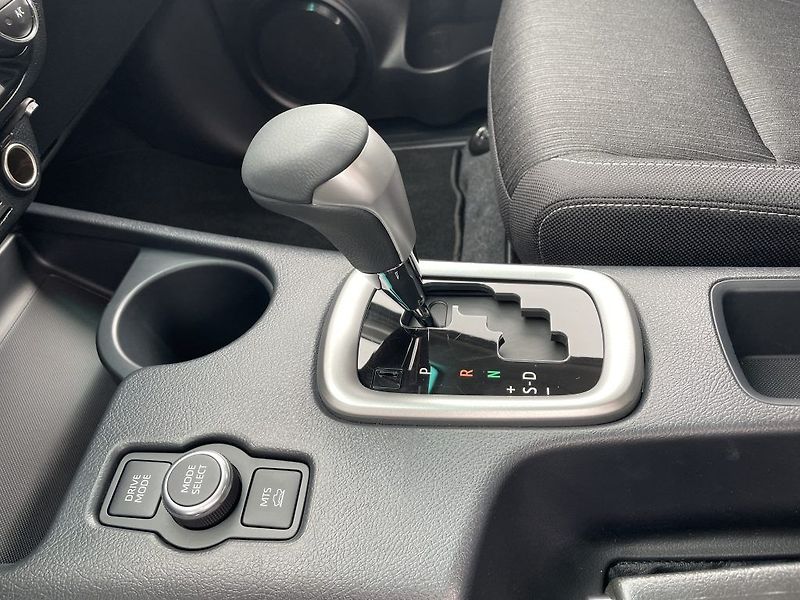 Toyota Hilux 2.8D 6AT Active - fotka 19 z 29