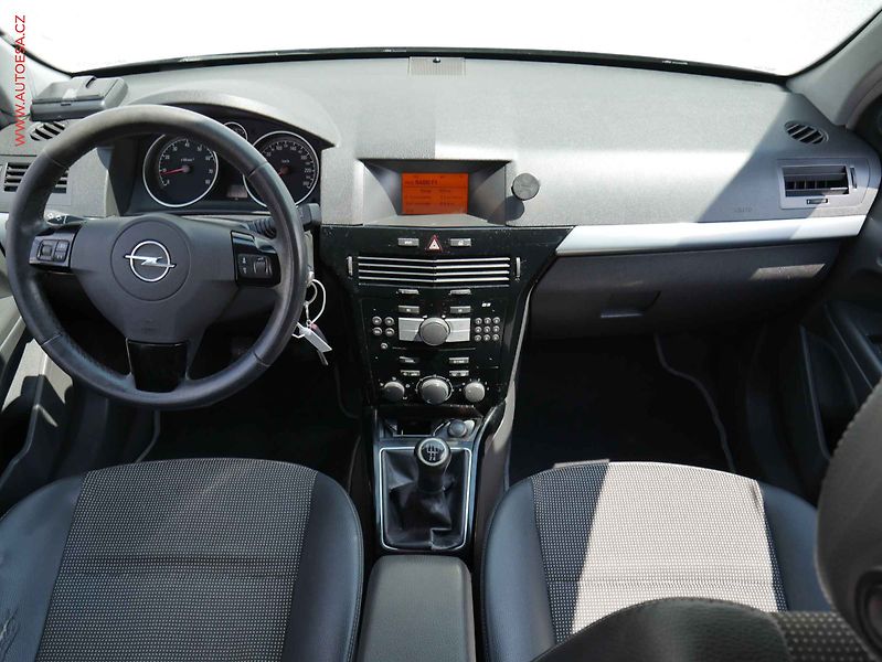 Opel Astra (2008) 1.6i, AC - fotka 8 z 17