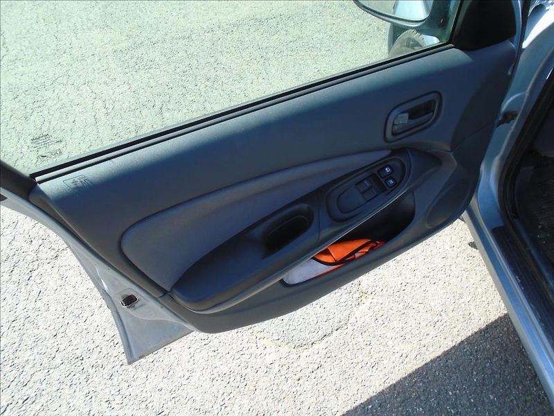Nissan Almera 1,5 - fotka 9 z 16