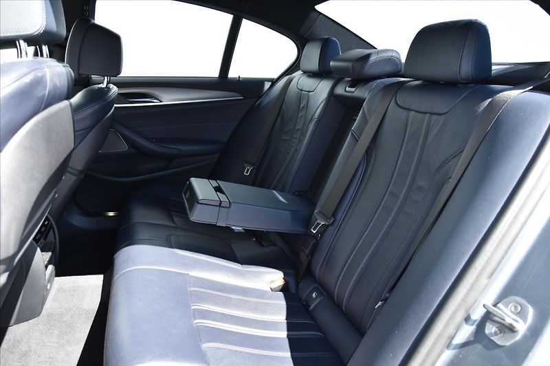 BMW Řada 5 540i xDrive 250kW M PAKET ČR - fotka 11 z 28