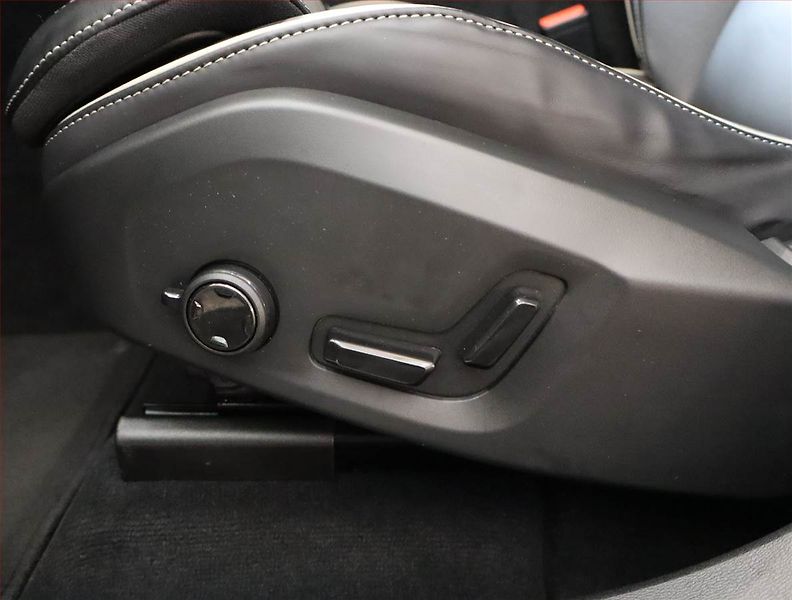 Volvo XC60 (2023) B4 AWD - fotka 25 z 32