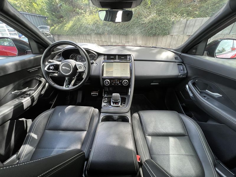 Jaguar E-Pace 2.0 D165 AWD R-DYNAMIC ZÁRUKA - fotka 11 z 18