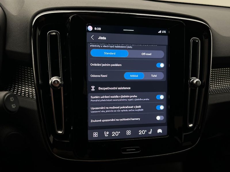 Volvo XC40 RECHARGE PLUS TWIN ENGINE AUT - fotka 35 z 43