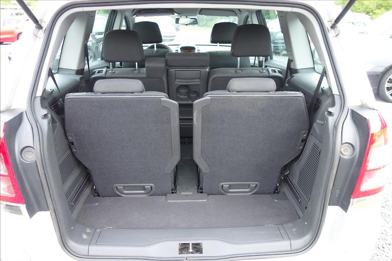 Opel Zafira 1,8 i 103KW,ČR,1 MAJ.,7 MÍST. - fotka 16 z 37
