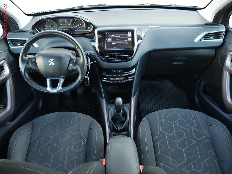 Peugeot 2008 (2015) 1.2 PT, 2.maj,ČR, Active - fotka 8 z 19