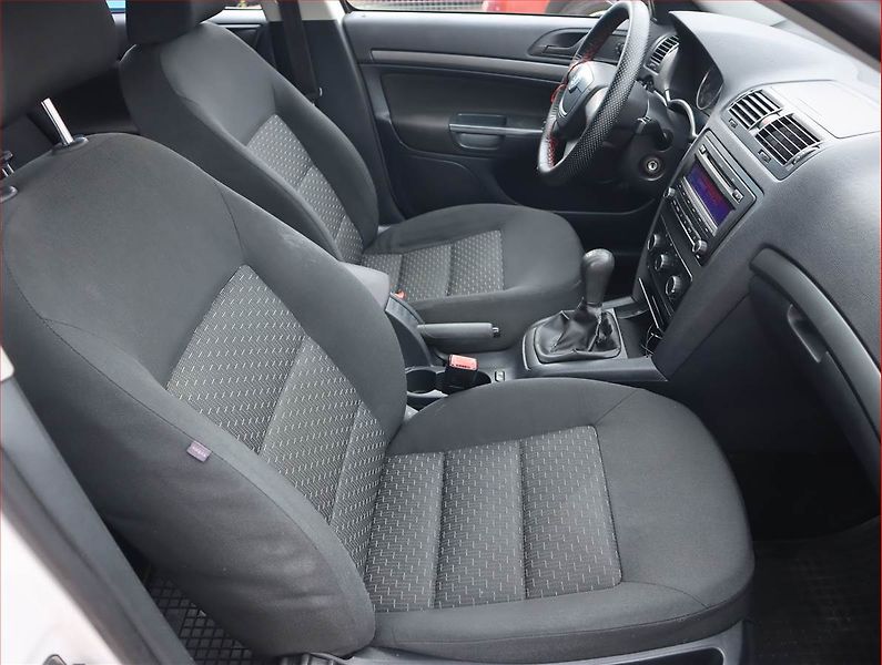 Škoda Octavia (2012) 1.6 TDI, Tempomat - fotka 9 z 16