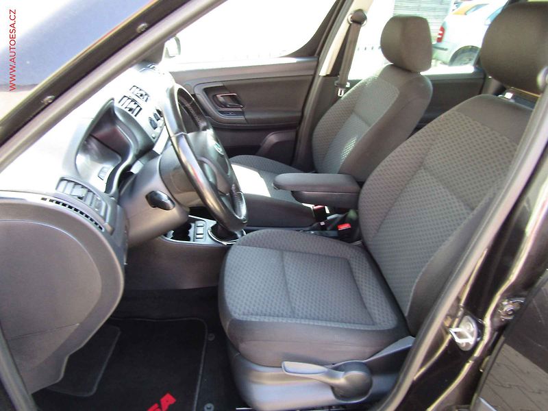 Škoda Roomster (2012) 1.2 TSi, AC, výhřev sed - fotka 9 z 16