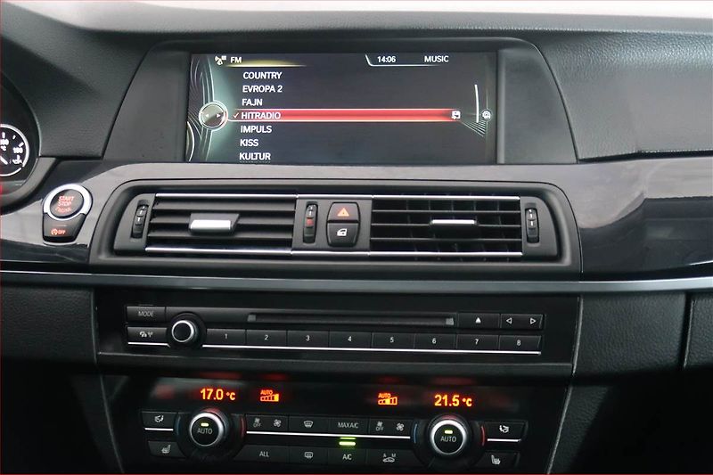 BMW Řada 5 (2013) Modern Line 530d xDrive, 4X4 - fotka 12 z 23