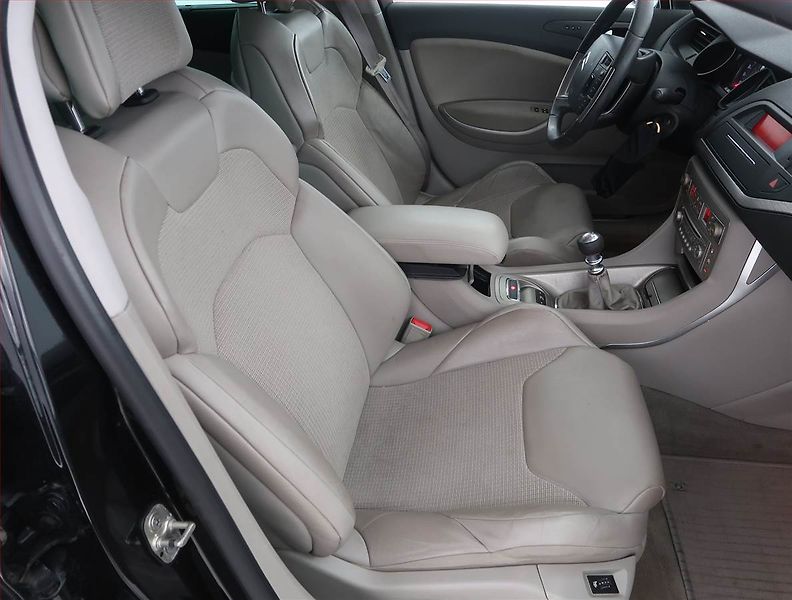 Citroën C5 (2011) 2.0 HDi, po STK, jezdí dobře - fotka 9 z 19