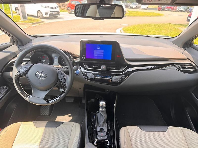 Toyota C-HR 2.0 Executive - fotka 10 z 13