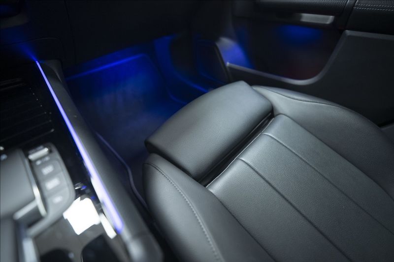 Mercedes-Benz GLB 2,0 200d 4MATIC NAVI KAMERA ČR - fotka 33 z 47