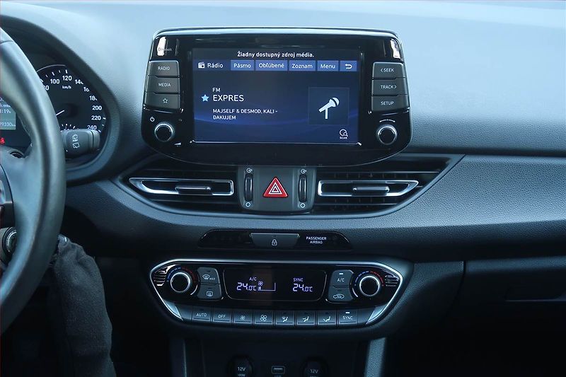 Hyundai i30 (2023) 1.5 DPI, Tempomat - fotka 12 z 20