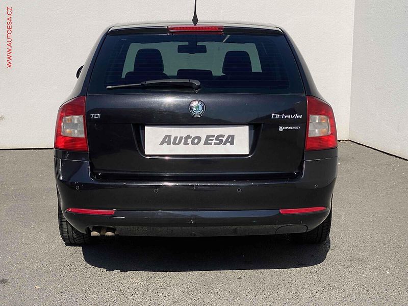 Škoda Octavia (2010) 1.9 TDi, DSG, park.čidla - fotka 5 z 18