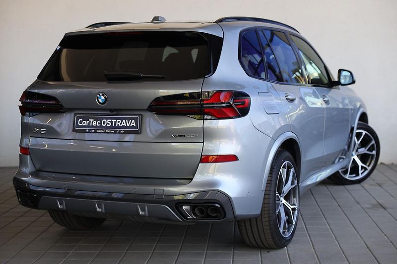 BMW X5 xDrive40i - fotka 3 z 18