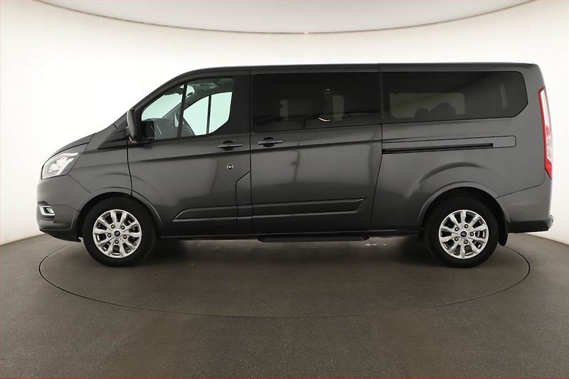 Ford Tourneo Custom (2023) Titanium 2.0 EcoBlue, ČR - fotka 3 z 16