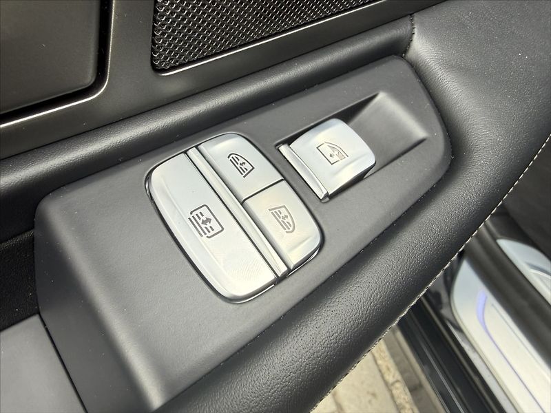 BMW Řada 7 3,0 xDrive 740d - fotka 29 z 39