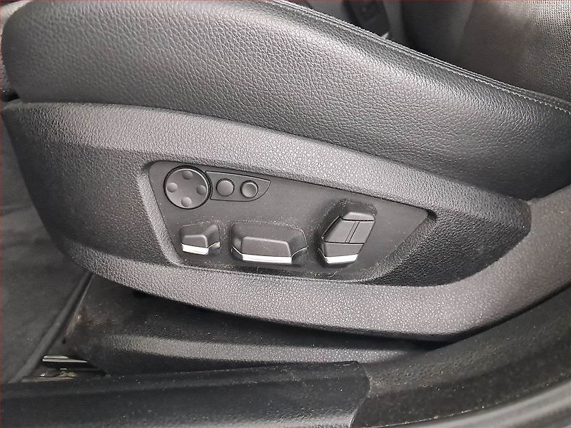 BMW Řada 5 (2011) M Paket 530d xDrive, 4X4 - fotka 24 z 24