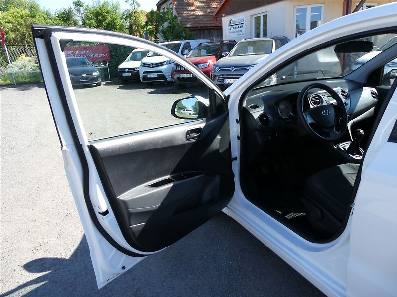 Hyundai i10 1,0 i Family, 2 x kola,klima - fotka 16 z 39