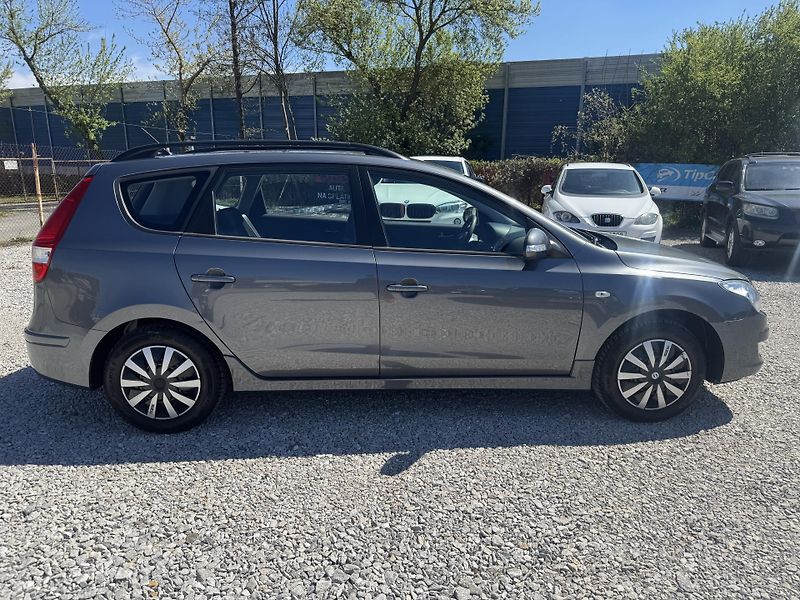 Hyundai i30 (2011) 1.4 CW,2 SADY KOL - fotka 3 z 31