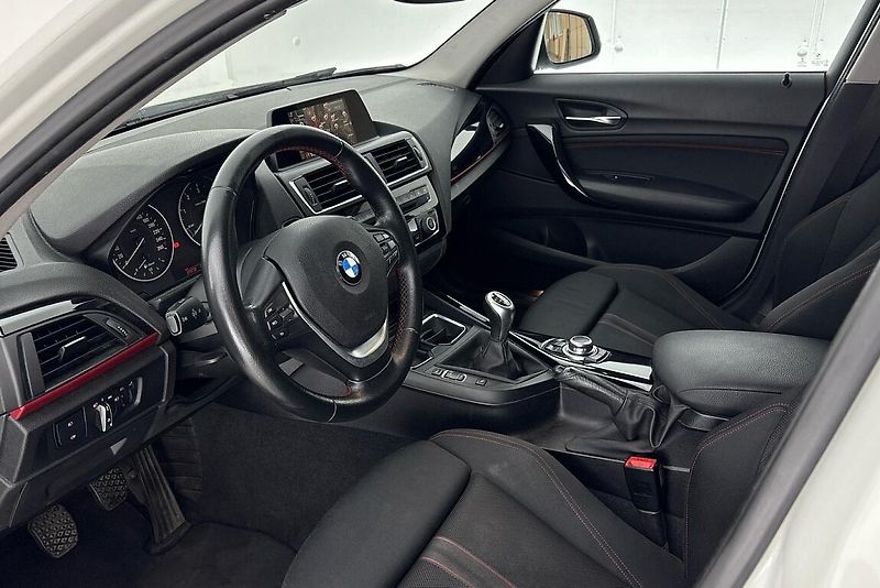BMW Řada 1 118d xDrive - fotka 6 z 13