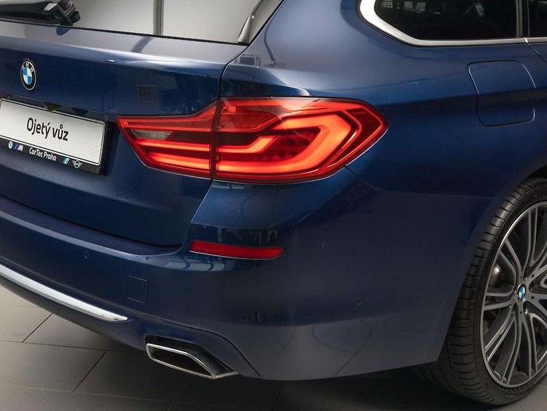 BMW Řada 5 540d xDrive Touring - fotka 9 z 21