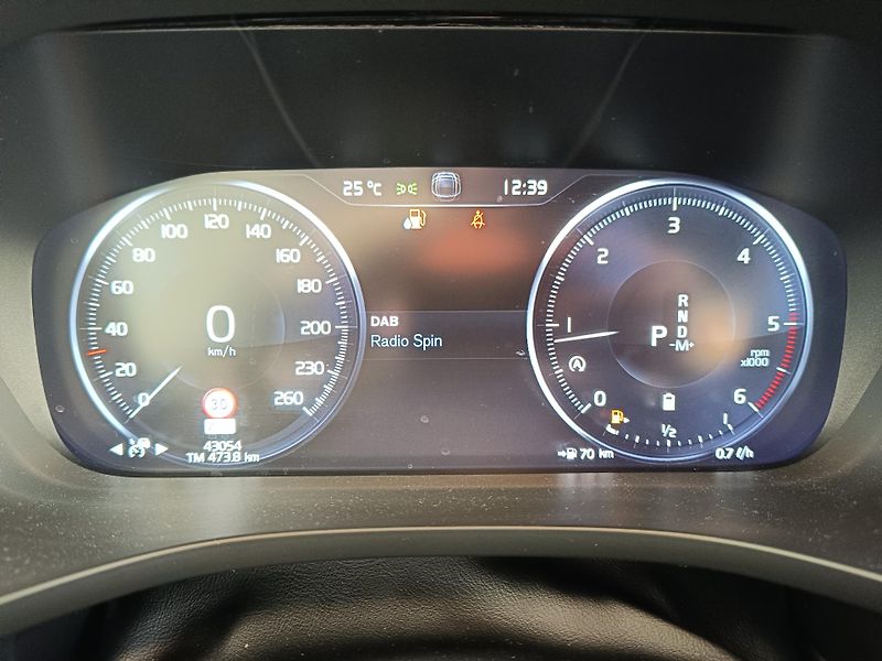 Volvo XC60 (2020) 2.0 B5 AWD 173kW R-Design AT - fotka 20 z 20