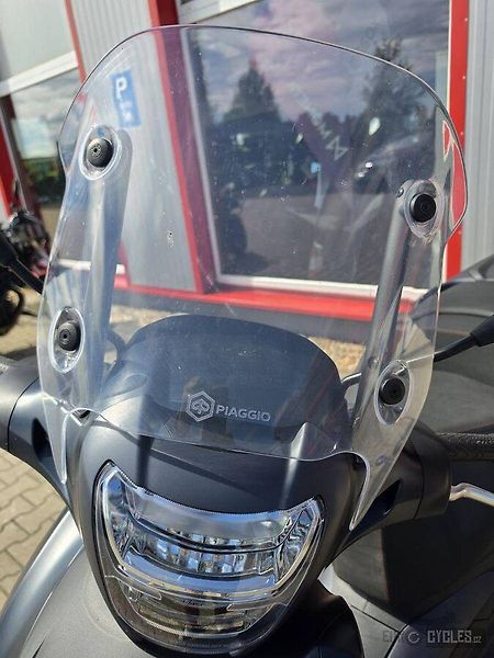 Piaggio Beverly 300 S (2025) - fotka 19 z 20