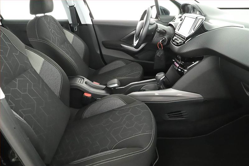 Peugeot 2008 (2017) 1.2 PureTech, Automat - fotka 7 z 16